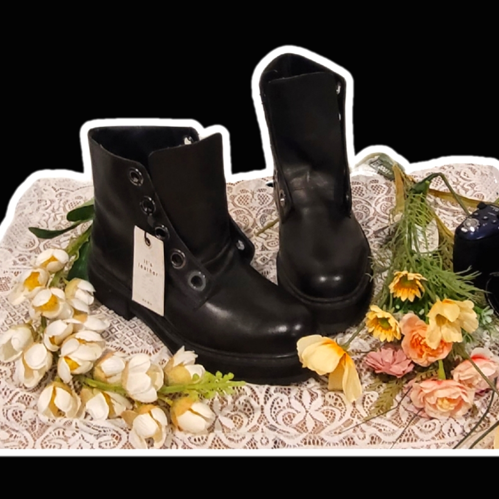 Zara Black Leather in a size 37 (24 cm, US 6 1/2, 24, UK 4)